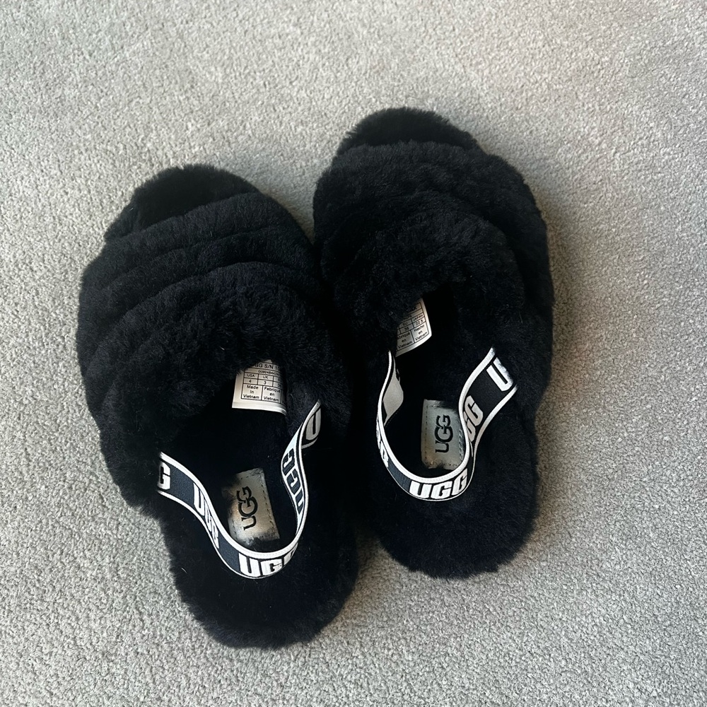 Ugg Fluff Yeah Slippers Black - Size 4